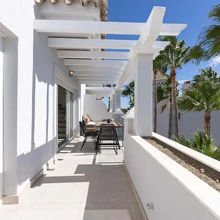 Dalia - Gerenoveerd Direct Aan Zee Apartment Estepona